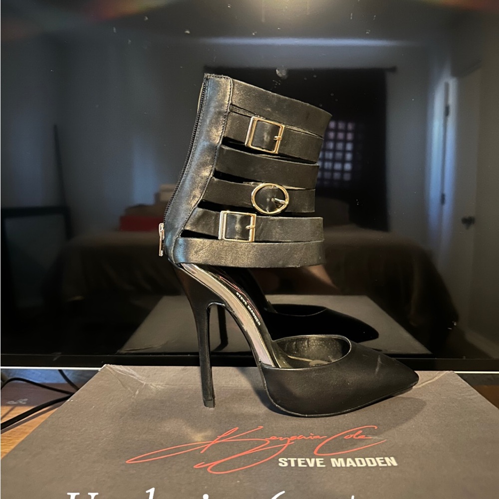 Steve Madden Black Buckle Strap Heels